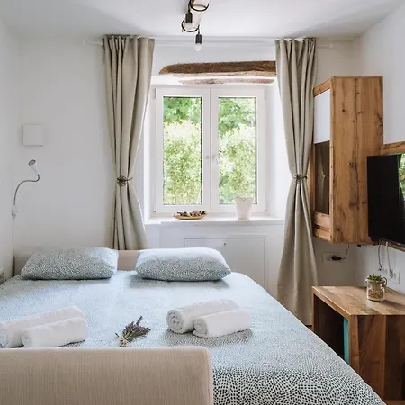 Apartma Ob Stari Murvi, Sezana