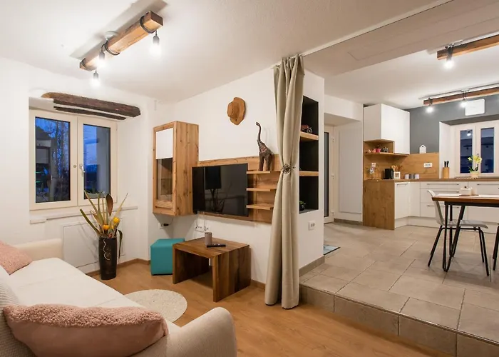 شقة Apartma Ob Stari Murvi, *