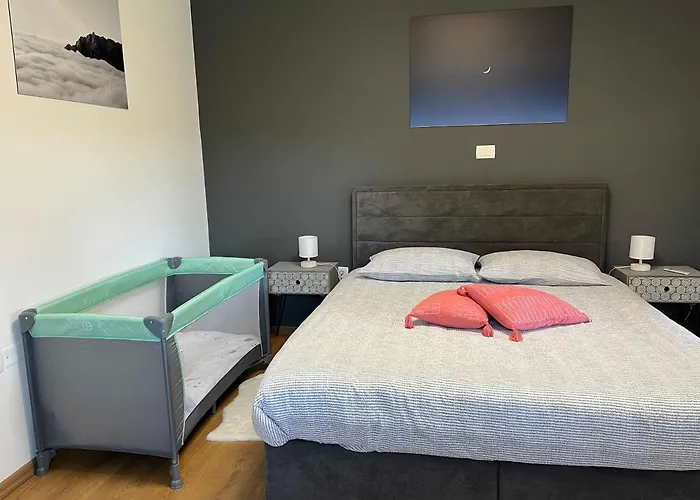 شقة Apartma Ob Stari Murvi, *